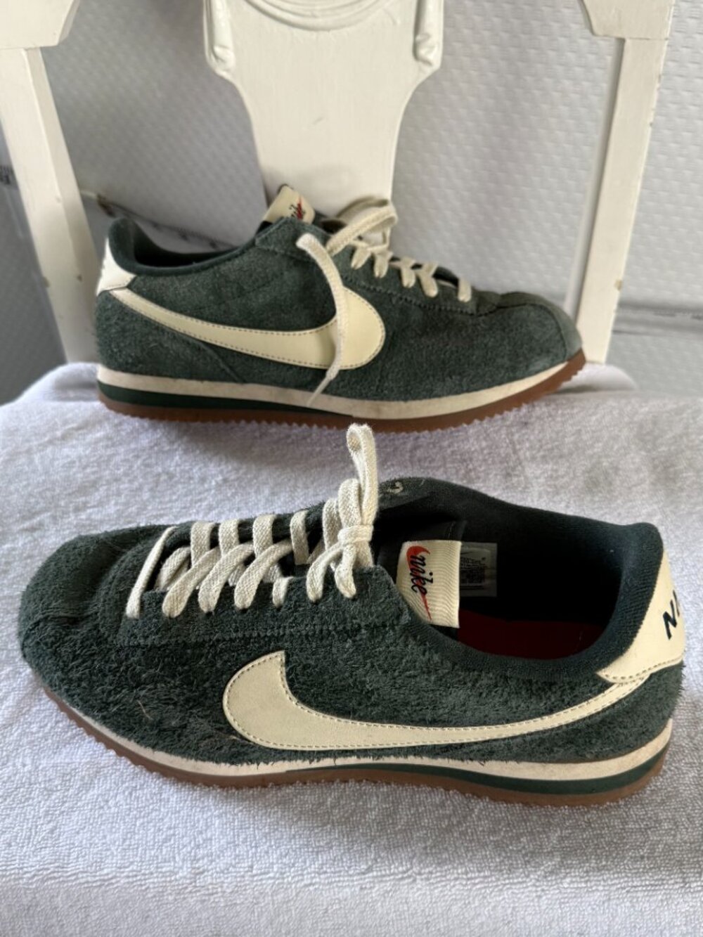 NIKE GREEN RETRO LOOK SUEDE SNEAKERS SIZE 9.5 - Picture 3 of 9